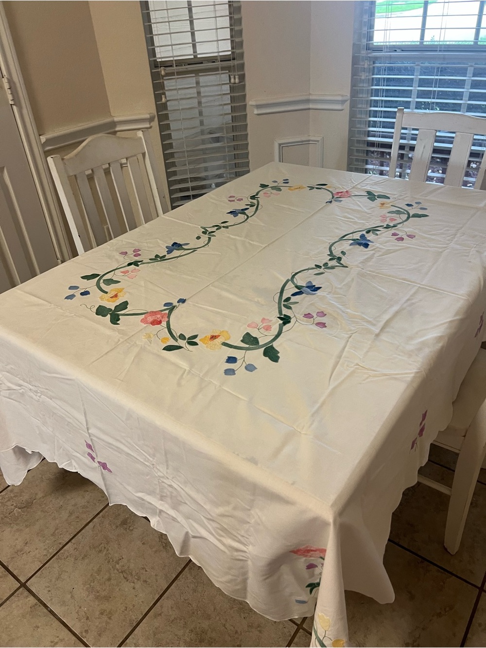 Vintage Handmade Floral Appliqued Tablecloth 70X64 & five  napkins Cottagecore